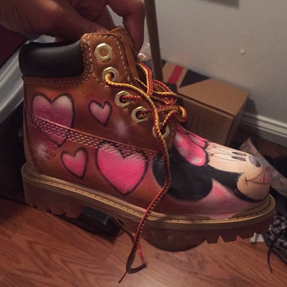 6.5c Custom air brushed Minnie Mouse Timbs - Picture 3 of 8